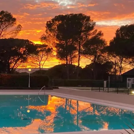Equipe Avec Piscine Au Golf Saint-Raphaël
